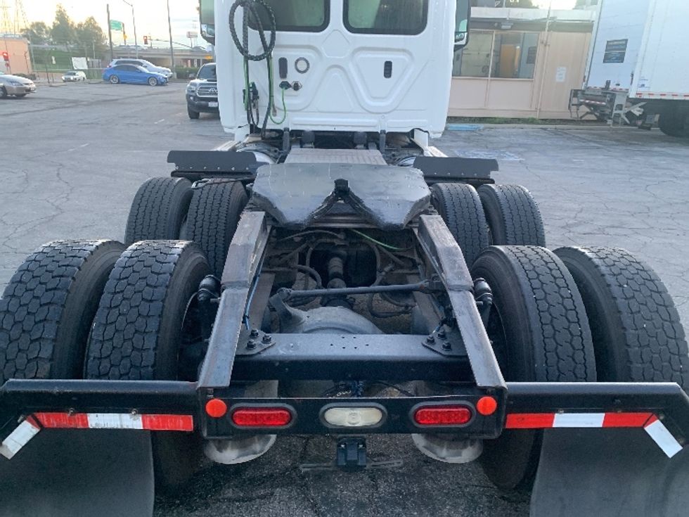 Day Cab Tractor-Heavy Duty Tractors-Freightliner-2019-T12664ST-Torrance-CA-374,489\n\t\tmiles-$ 42,500 - Image 6
