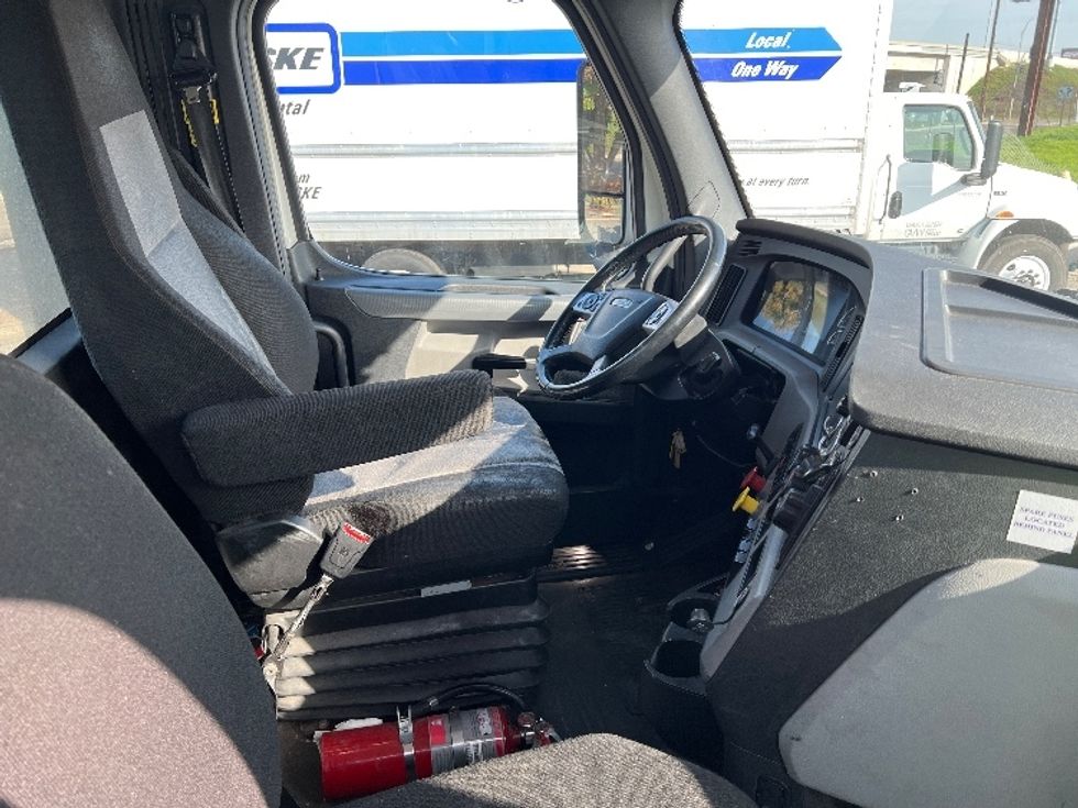 Day Cab Tractor-Heavy Duty Tractors-Freightliner-2019-T12664ST-Torrance-CA-408,643\n\t\tmiles-$ 45,000 - Image 14