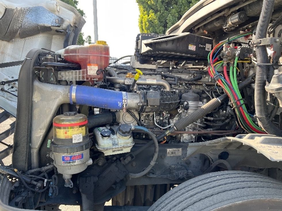 Day Cab Tractor-Heavy Duty Tractors-Freightliner-2019-T12664ST-Torrance-CA-408,643\n\t\tmiles-$ 45,000 - Image 16