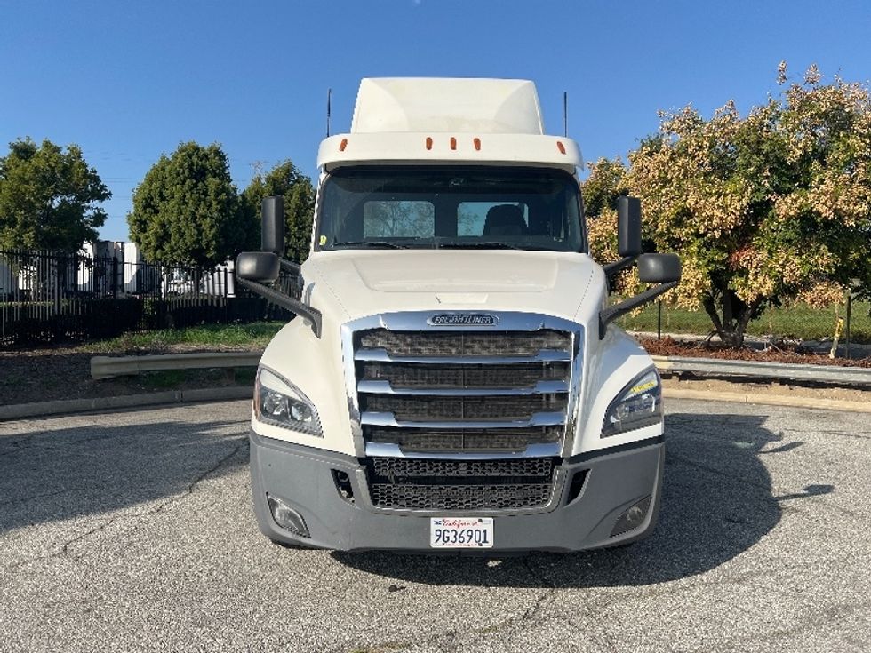 Day Cab Tractor-Heavy Duty Tractors-Freightliner-2019-T12664ST-Torrance-CA-408,643\n\t\tmiles-$ 45,000 - Image 2