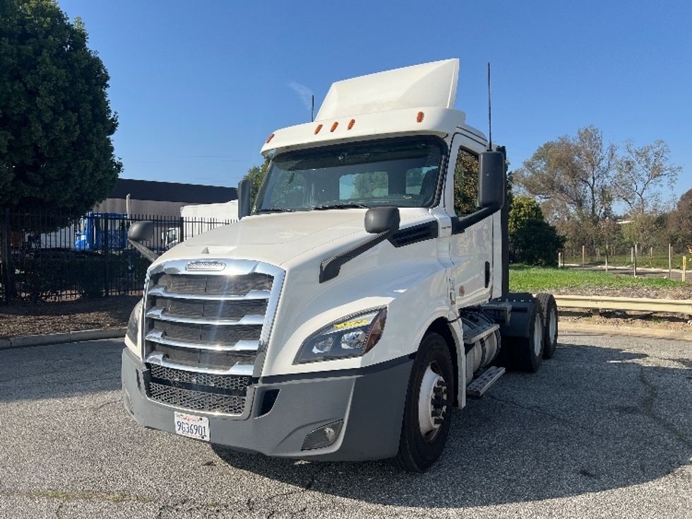 Day Cab Tractor-Heavy Duty Tractors-Freightliner-2019-T12664ST-Torrance-CA-408,643\n\t\tmiles-$ 45,000 - Image 3