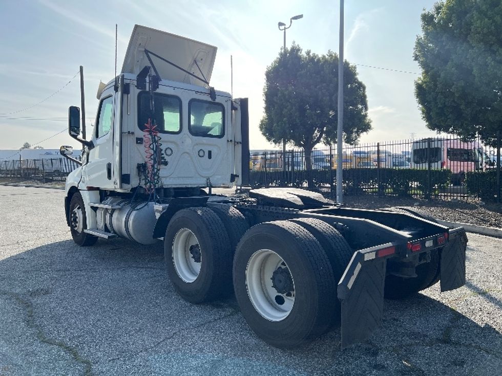 Day Cab Tractor-Heavy Duty Tractors-Freightliner-2019-T12664ST-Torrance-CA-408,643\n\t\tmiles-$ 45,000 - Image 5