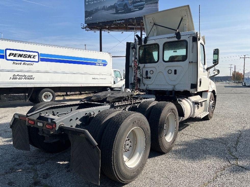 Day Cab Tractor-Heavy Duty Tractors-Freightliner-2019-T12664ST-Torrance-CA-408,643\n\t\tmiles-$ 45,000 - Image 7