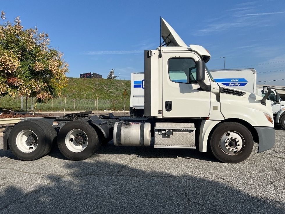 Day Cab Tractor-Heavy Duty Tractors-Freightliner-2019-T12664ST-Torrance-CA-408,643\n\t\tmiles-$ 45,000 - Image 8