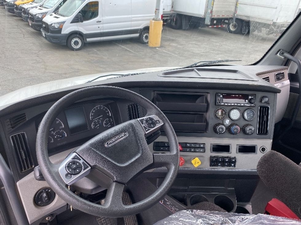 Day Cab Tractor-Heavy Duty Tractors-Freightliner-2019-T12664ST-Torrance-CA-411,144\n\t\tmiles-$ 42,500 - Image 10