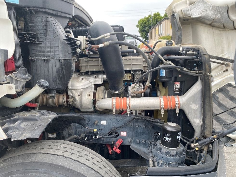 Day Cab Tractor-Heavy Duty Tractors-Freightliner-2019-T12664ST-Torrance-CA-411,144\n\t\tmiles-$ 42,500 - Image 15