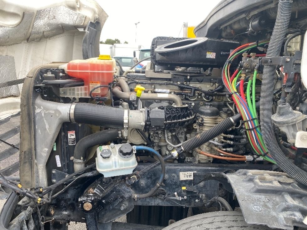 Day Cab Tractor-Heavy Duty Tractors-Freightliner-2019-T12664ST-Torrance-CA-411,144\n\t\tmiles-$ 42,500 - Image 16