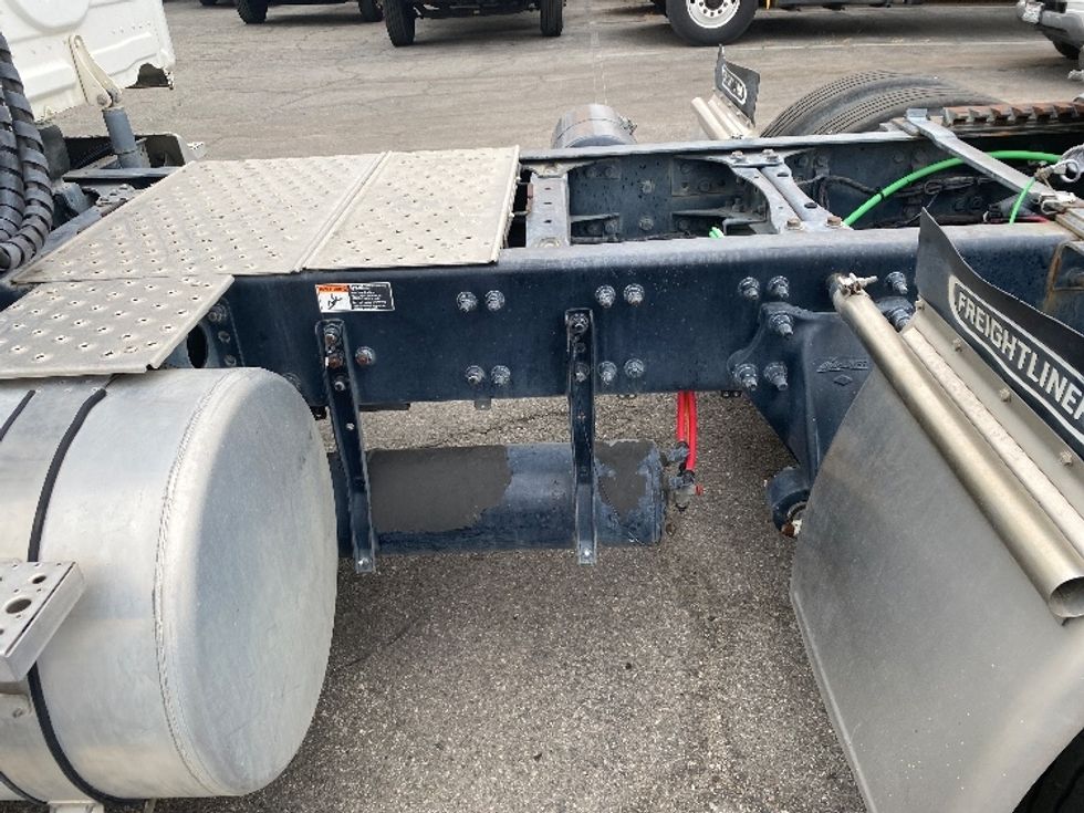 Day Cab Tractor-Heavy Duty Tractors-Freightliner-2019-T12664ST-Torrance-CA-411,144\n\t\tmiles-$ 42,500 - Image 17