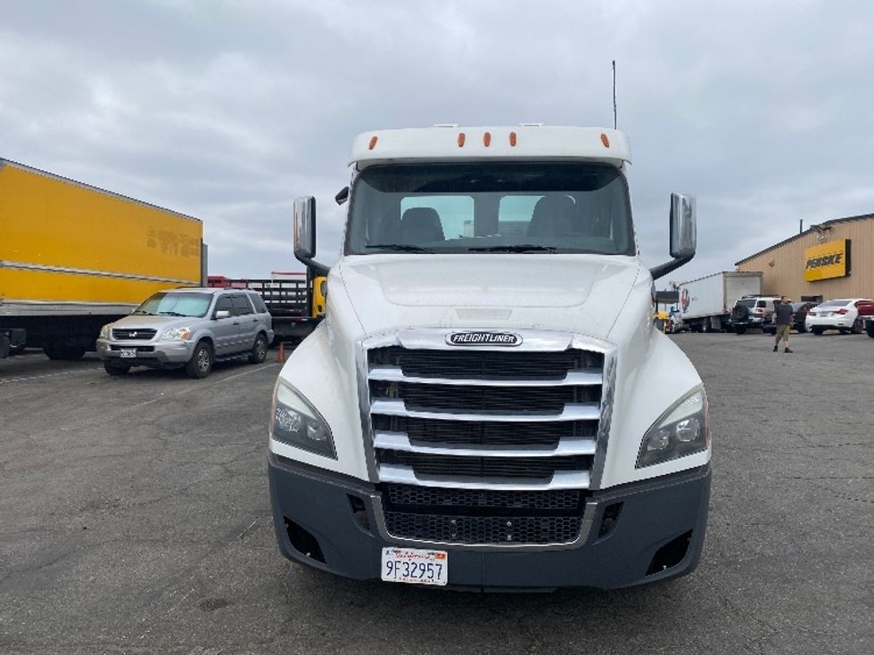 Day Cab Tractor-Heavy Duty Tractors-Freightliner-2019-T12664ST-Torrance-CA-411,144\n\t\tmiles-$ 42,500 - Image 2