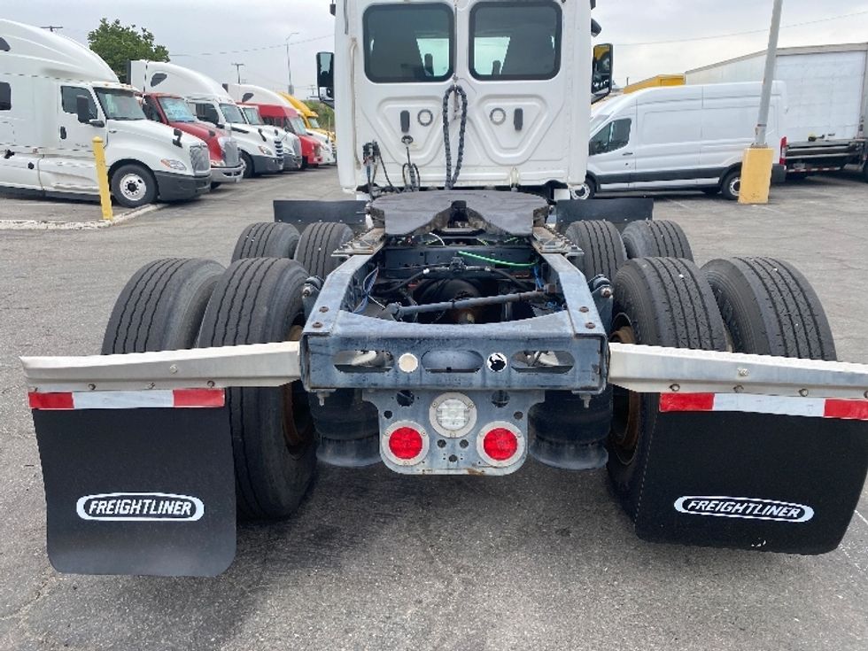 Day Cab Tractor-Heavy Duty Tractors-Freightliner-2019-T12664ST-Torrance-CA-411,144\n\t\tmiles-$ 42,500 - Image 20