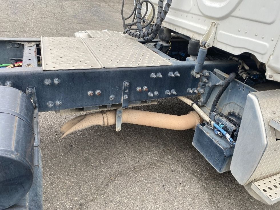 Day Cab Tractor-Heavy Duty Tractors-Freightliner-2019-T12664ST-Torrance-CA-411,144\n\t\tmiles-$ 42,500 - Image 21