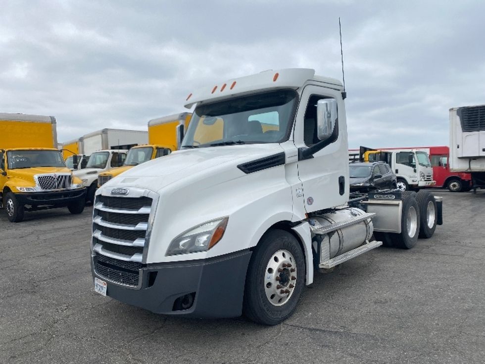 Day Cab Tractor-Heavy Duty Tractors-Freightliner-2019-T12664ST-Torrance-CA-411,144\n\t\tmiles-$ 42,500 - Image 3