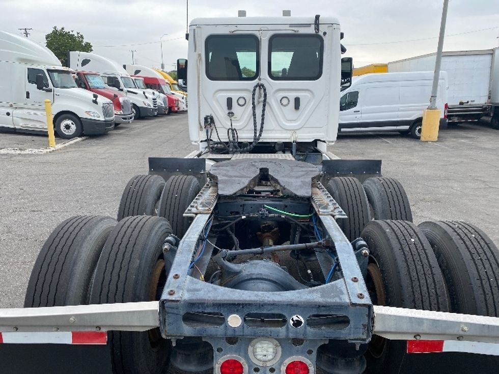 Day Cab Tractor-Heavy Duty Tractors-Freightliner-2019-T12664ST-Torrance-CA-411,144\n\t\tmiles-$ 42,500 - Image 6