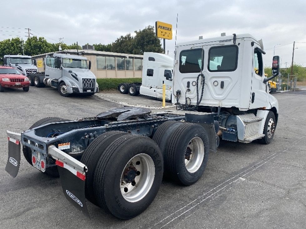 Day Cab Tractor-Heavy Duty Tractors-Freightliner-2019-T12664ST-Torrance-CA-411,144\n\t\tmiles-$ 42,500 - Image 7
