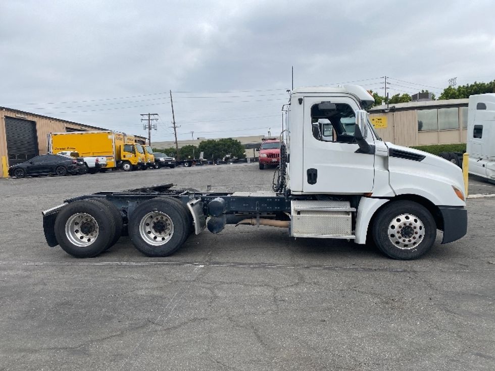 Day Cab Tractor-Heavy Duty Tractors-Freightliner-2019-T12664ST-Torrance-CA-411,144\n\t\tmiles-$ 42,500 - Image 8