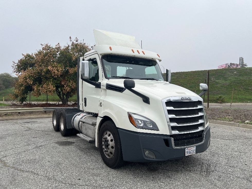 Day Cab Tractor-Heavy Duty Tractors-Freightliner-2019-T12664ST-Torrance-CA-430,354\n\t\tmiles-$ 45,250 - Image 1