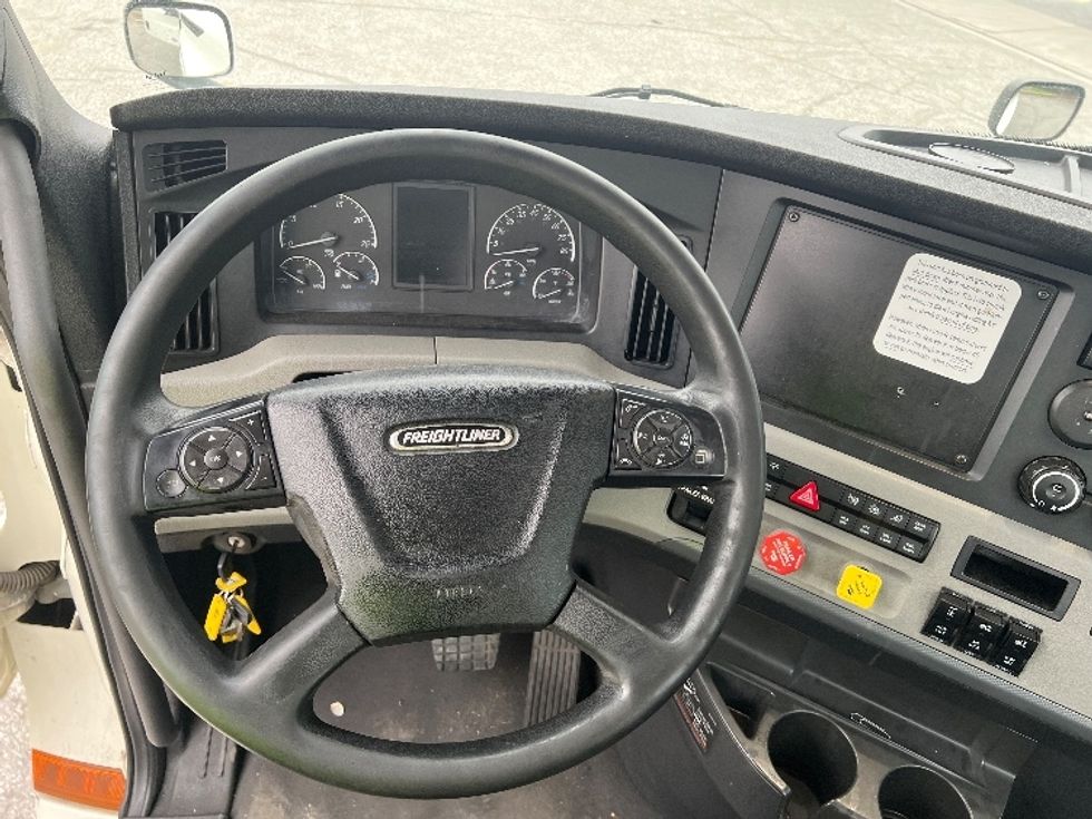 Day Cab Tractor-Heavy Duty Tractors-Freightliner-2019-T12664ST-Torrance-CA-430,354\n\t\tmiles-$ 45,250 - Image 11