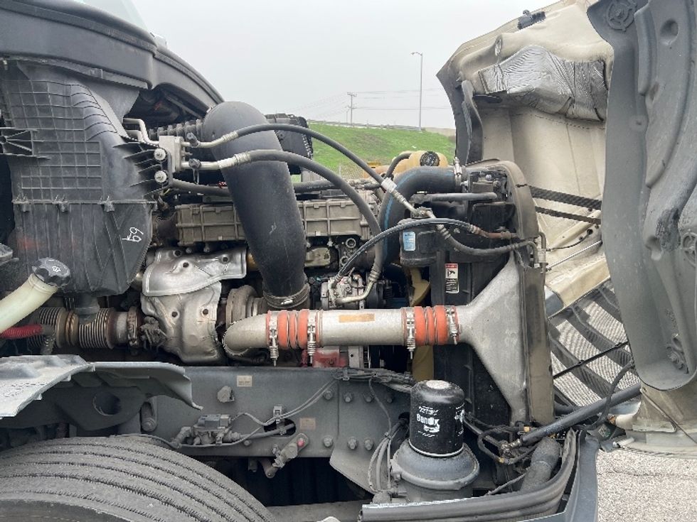 Day Cab Tractor-Heavy Duty Tractors-Freightliner-2019-T12664ST-Torrance-CA-430,354\n\t\tmiles-$ 45,250 - Image 15