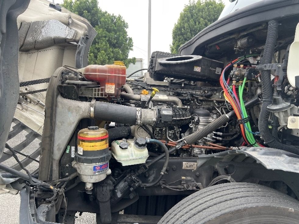 Day Cab Tractor-Heavy Duty Tractors-Freightliner-2019-T12664ST-Torrance-CA-430,354\n\t\tmiles-$ 45,250 - Image 16