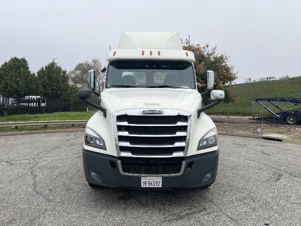 Day Cab Tractor-Heavy Duty Tractors-Freightliner-2019-T12664ST-Torrance-CA-430,354\n\t\tmiles-$ 45,250 - Image 2