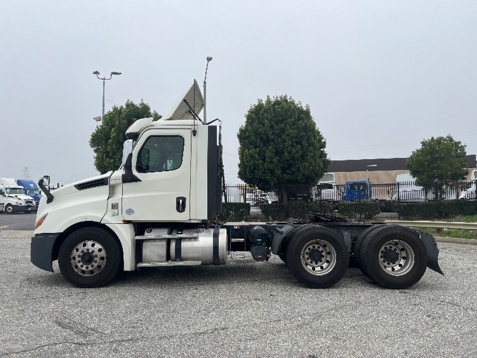 Day Cab Tractor-Heavy Duty Tractors-Freightliner-2019-T12664ST-Torrance-CA-430,354\n\t\tmiles-$ 45,250 - Image 4