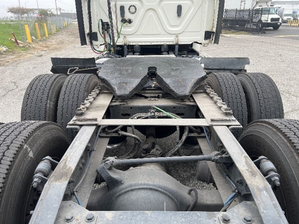 Day Cab Tractor-Heavy Duty Tractors-Freightliner-2019-T12664ST-Torrance-CA-430,354\n\t\tmiles-$ 45,250 - Image 6