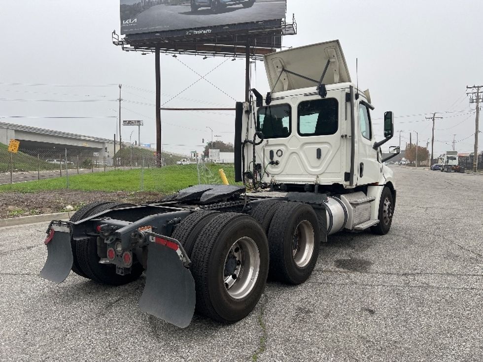 Day Cab Tractor-Heavy Duty Tractors-Freightliner-2019-T12664ST-Torrance-CA-430,354\n\t\tmiles-$ 45,250 - Image 7