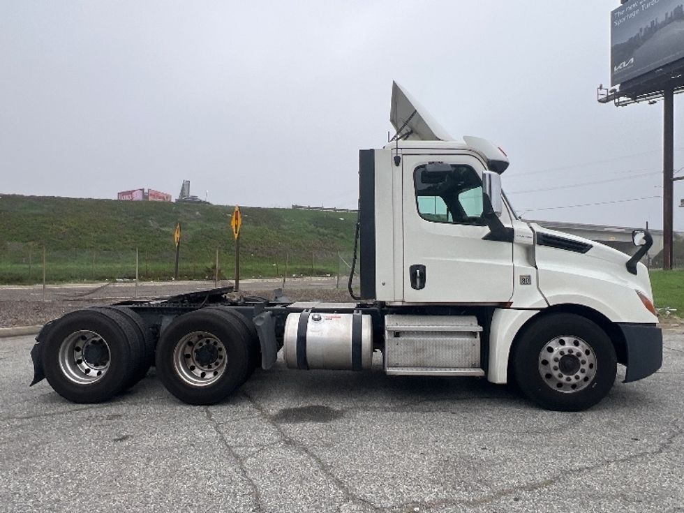 Day Cab Tractor-Heavy Duty Tractors-Freightliner-2019-T12664ST-Torrance-CA-430,354\n\t\tmiles-$ 45,250 - Image 8