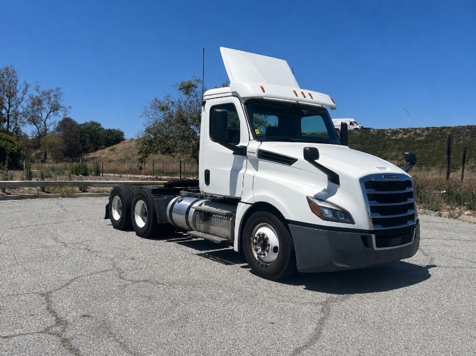 Day Cab Tractor-Heavy Duty Tractors-Freightliner-2019-T12664ST-Torrance-CA-627,119\n\t\tmiles-$ 27,500 - Image 1