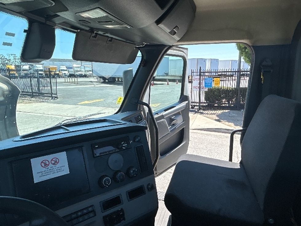 Day Cab Tractor-Heavy Duty Tractors-Freightliner-2019-T12664ST-Torrance-CA-627,119\n\t\tmiles-$ 27,500 - Image 10