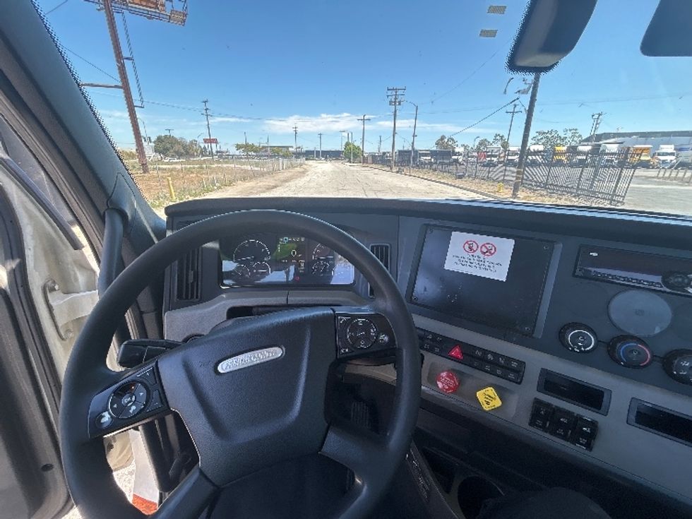 Day Cab Tractor-Heavy Duty Tractors-Freightliner-2019-T12664ST-Torrance-CA-627,119\n\t\tmiles-$ 27,500 - Image 11