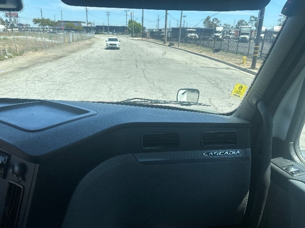 Day Cab Tractor-Heavy Duty Tractors-Freightliner-2019-T12664ST-Torrance-CA-627,119\n\t\tmiles-$ 27,500 - Image 13