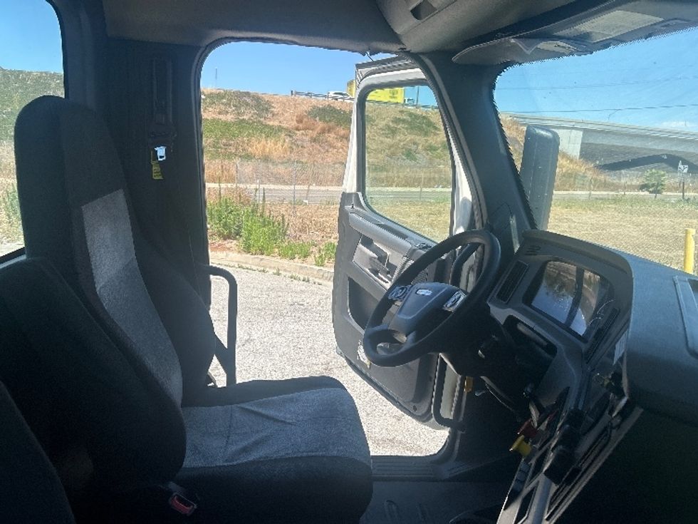 Day Cab Tractor-Heavy Duty Tractors-Freightliner-2019-T12664ST-Torrance-CA-627,119\n\t\tmiles-$ 27,500 - Image 14