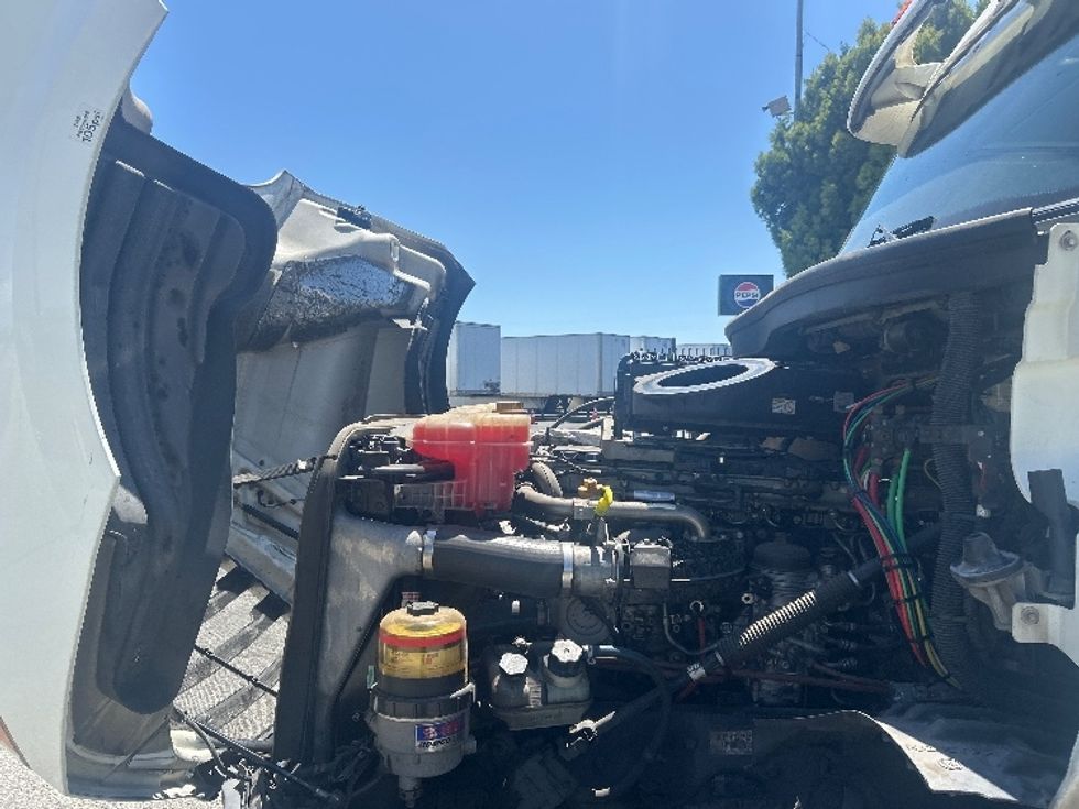 Day Cab Tractor-Heavy Duty Tractors-Freightliner-2019-T12664ST-Torrance-CA-627,119\n\t\tmiles-$ 27,500 - Image 16