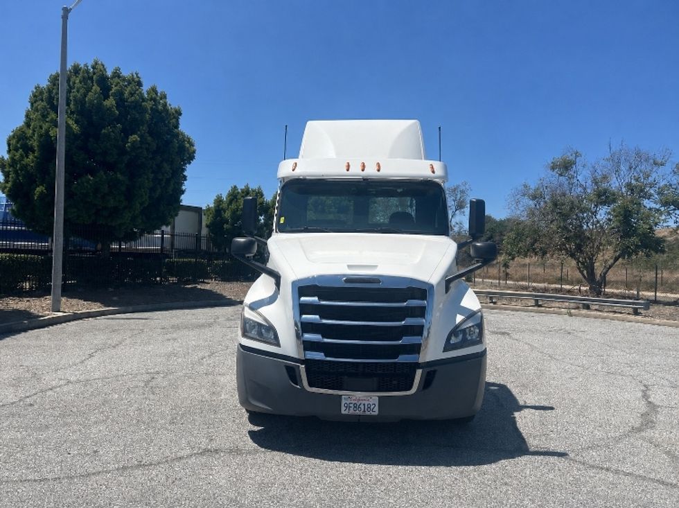 Day Cab Tractor-Heavy Duty Tractors-Freightliner-2019-T12664ST-Torrance-CA-627,119\n\t\tmiles-$ 27,500 - Image 2