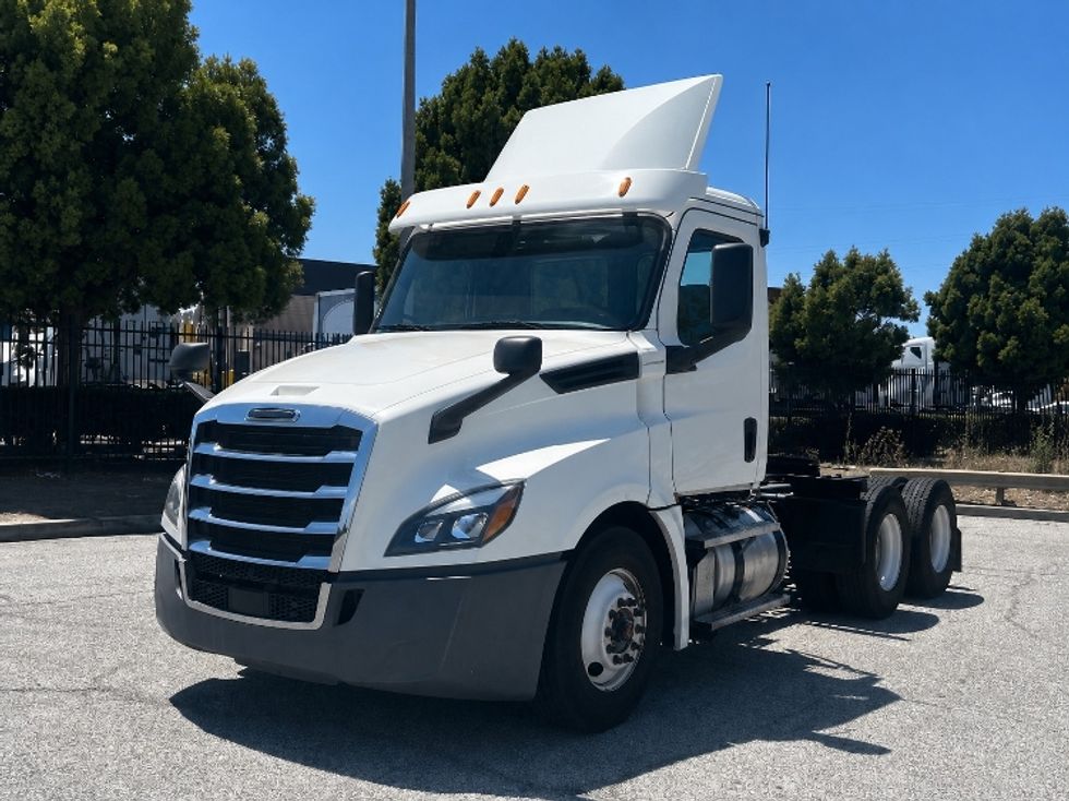 Day Cab Tractor-Heavy Duty Tractors-Freightliner-2019-T12664ST-Torrance-CA-627,119\n\t\tmiles-$ 27,500 - Image 3