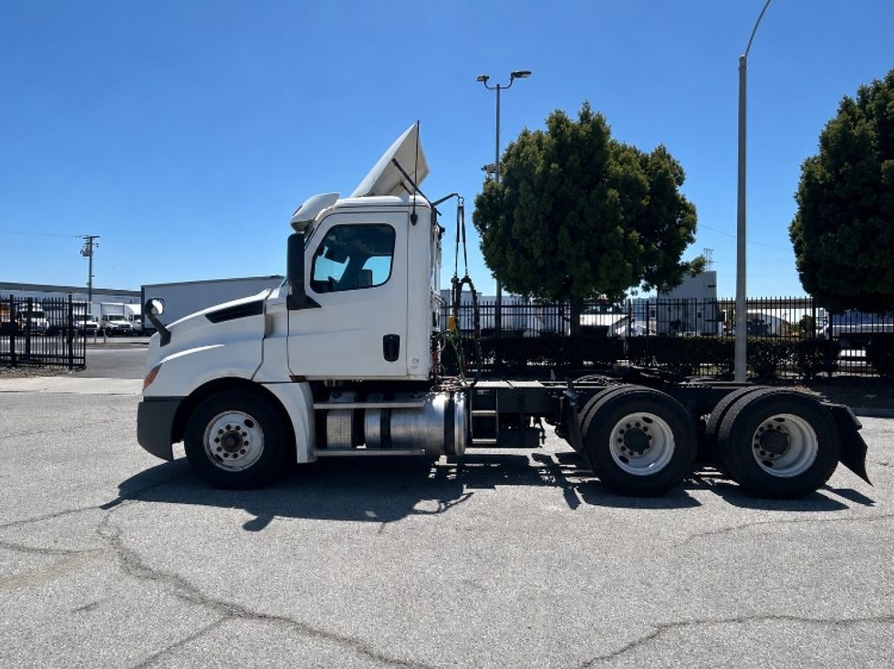 Day Cab Tractor-Heavy Duty Tractors-Freightliner-2019-T12664ST-Torrance-CA-627,119\n\t\tmiles-$ 27,500 - Image 4