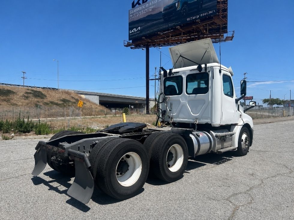 Day Cab Tractor-Heavy Duty Tractors-Freightliner-2019-T12664ST-Torrance-CA-627,119\n\t\tmiles-$ 27,500 - Image 7