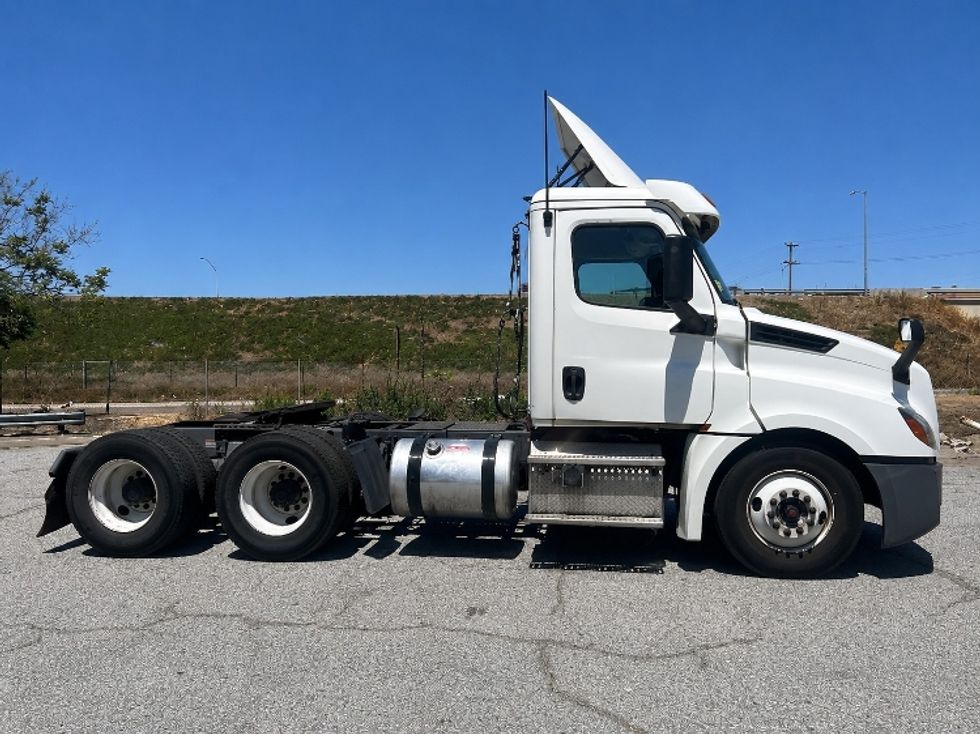 Day Cab Tractor-Heavy Duty Tractors-Freightliner-2019-T12664ST-Torrance-CA-627,119\n\t\tmiles-$ 27,500 - Image 8