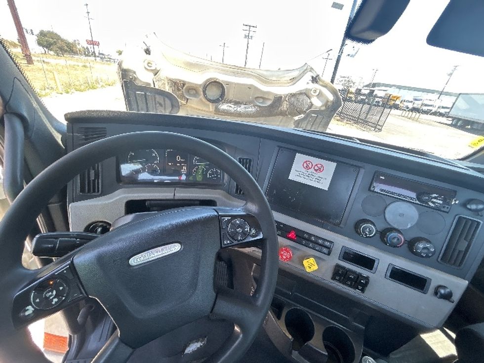 Day Cab Tractor-Heavy Duty Tractors-Freightliner-2019-T12664ST-Torrance-CA-627,119\n\t\tmiles-$ 27,500 - Image 9