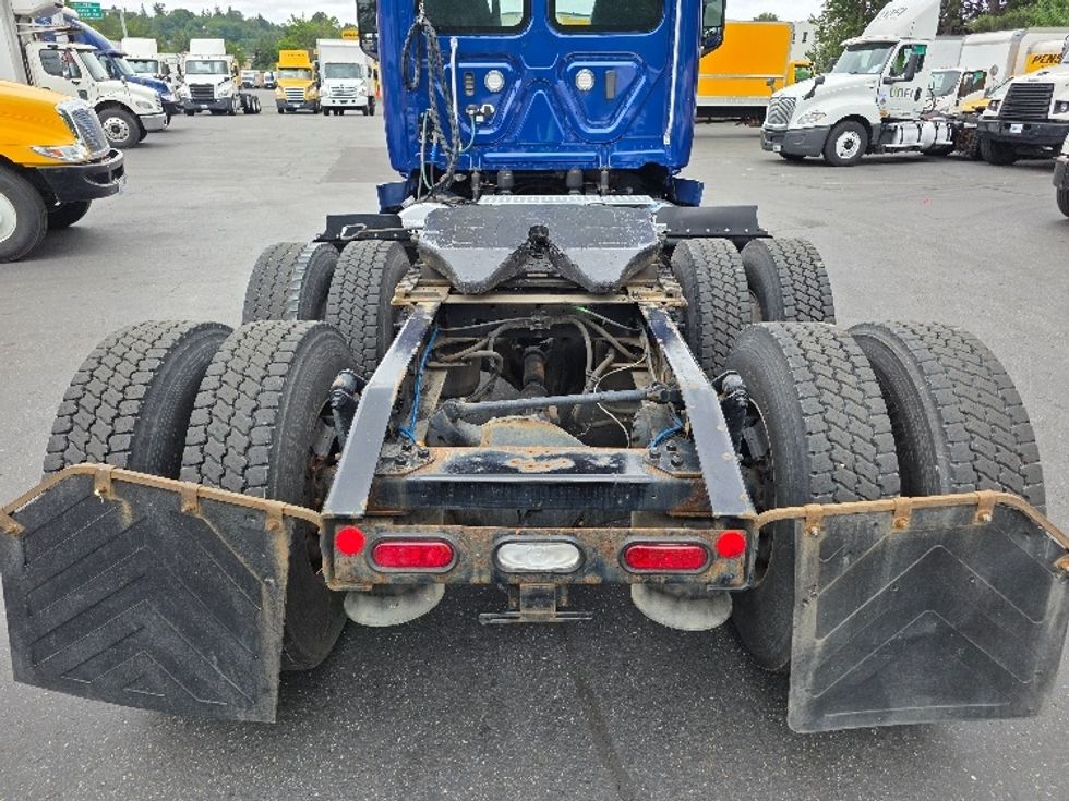 Day Cab Tractor-Heavy Duty Tractors-Freightliner-2019-T12664ST-Tukwila-WA-275,770\n\t\tmiles-$ 51,500 - Image 6