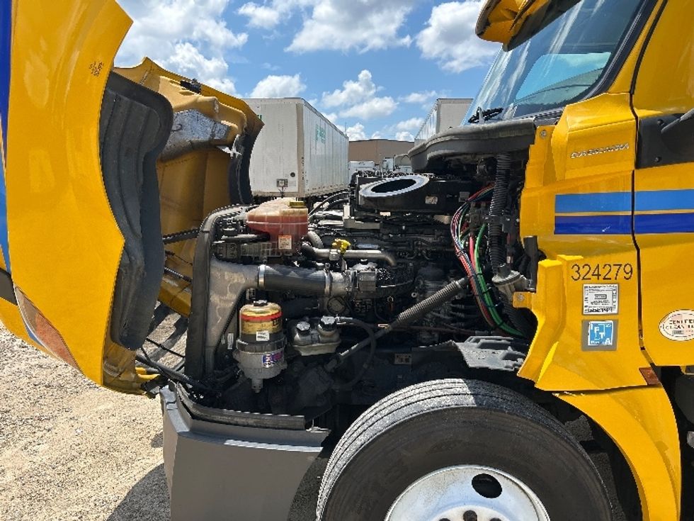 Day Cab Tractor-Heavy Duty Tractors-Freightliner-2019-T12664ST-Valdosta-GA-428,453\n\t\tmiles-$ 42,500 - Image 16