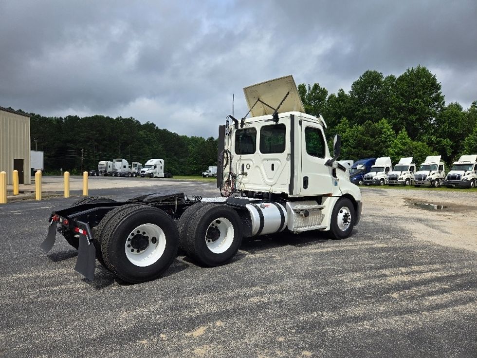 Day Cab Tractor-Heavy Duty Tractors-Freightliner-2019-T12664ST-Villa Rica-GA-392,233\n\t\tmiles-$ 48,500 - Image 7