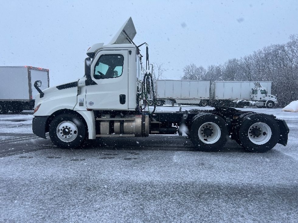 Day Cab Tractor-Heavy Duty Tractors-Freightliner-2019-T12664ST-Wabash-IN-331,842\n\t\tmiles-$ 58,750 - Image 4