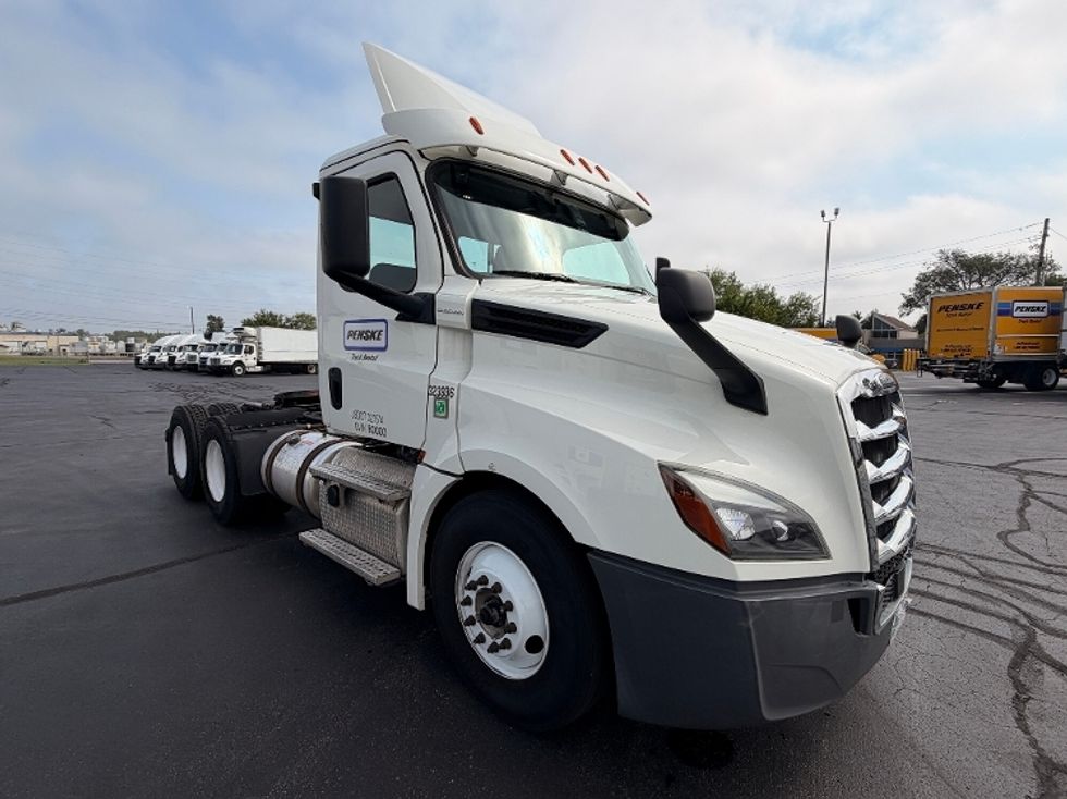 Day Cab Tractor-Heavy Duty Tractors-Freightliner-2019-T12664ST-Wabash-IN-357,518\n\t\tmiles-$ 44,500 - Image 1