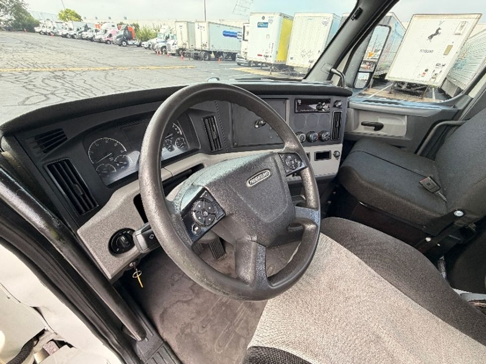 Day Cab Tractor-Heavy Duty Tractors-Freightliner-2019-T12664ST-Wabash-IN-357,518\n\t\tmiles-$ 44,500 - Image 10