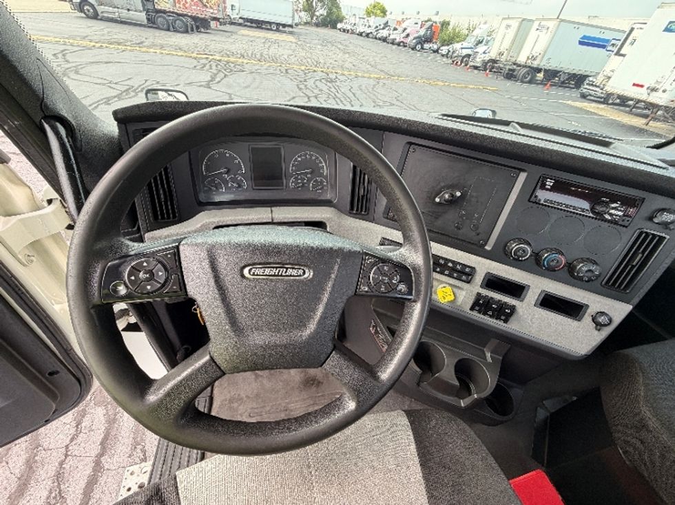 Day Cab Tractor-Heavy Duty Tractors-Freightliner-2019-T12664ST-Wabash-IN-357,518\n\t\tmiles-$ 44,500 - Image 11