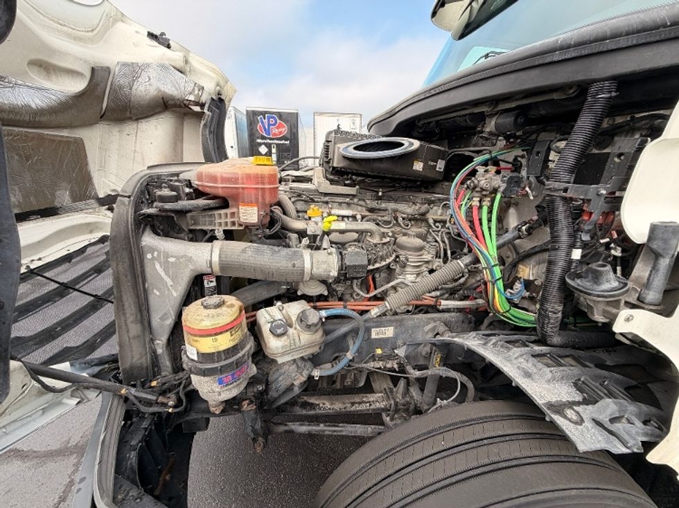Day Cab Tractor-Heavy Duty Tractors-Freightliner-2019-T12664ST-Wabash-IN-357,518\n\t\tmiles-$ 44,500 - Image 16