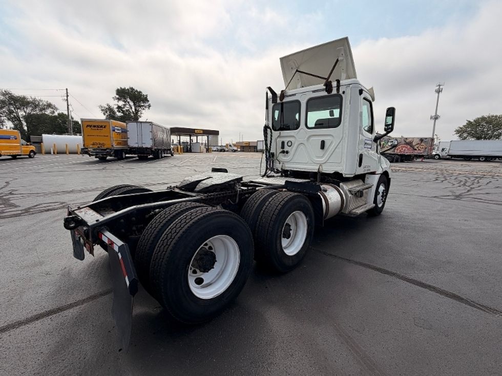 Day Cab Tractor-Heavy Duty Tractors-Freightliner-2019-T12664ST-Wabash-IN-357,518\n\t\tmiles-$ 44,500 - Image 7