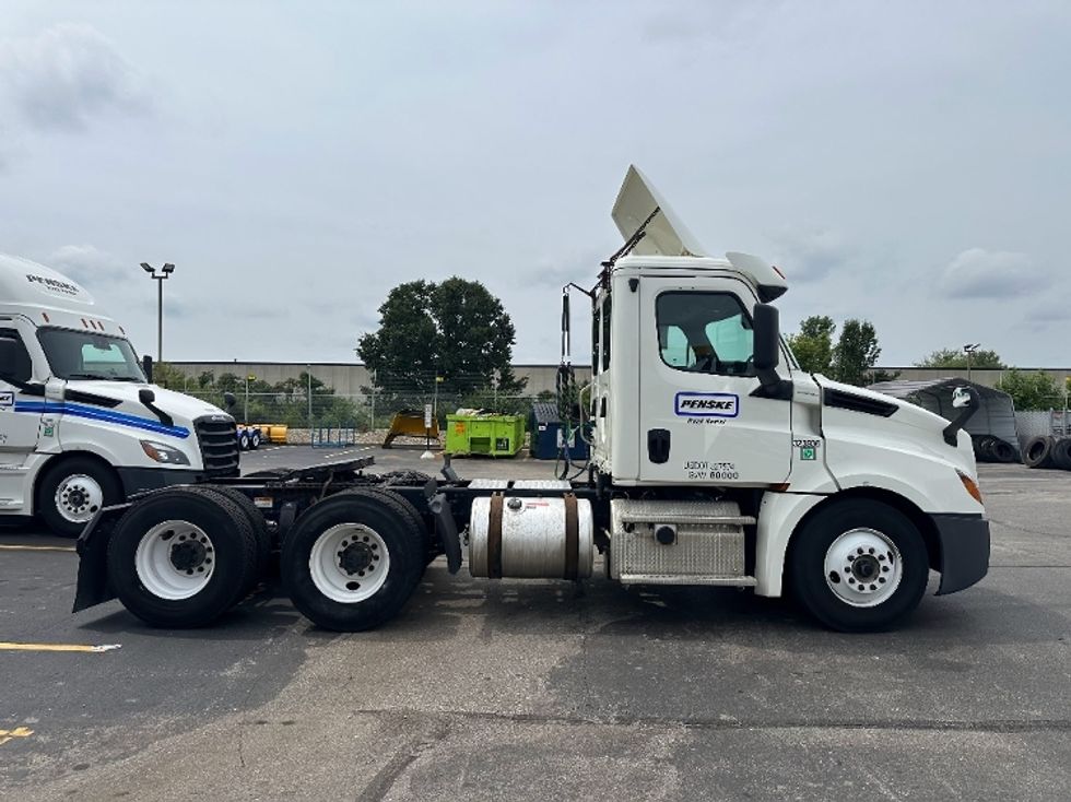 Day Cab Tractor-Heavy Duty Tractors-Freightliner-2019-T12664ST-Wabash-IN-357,518\n\t\tmiles-$ 44,500 - Image 8